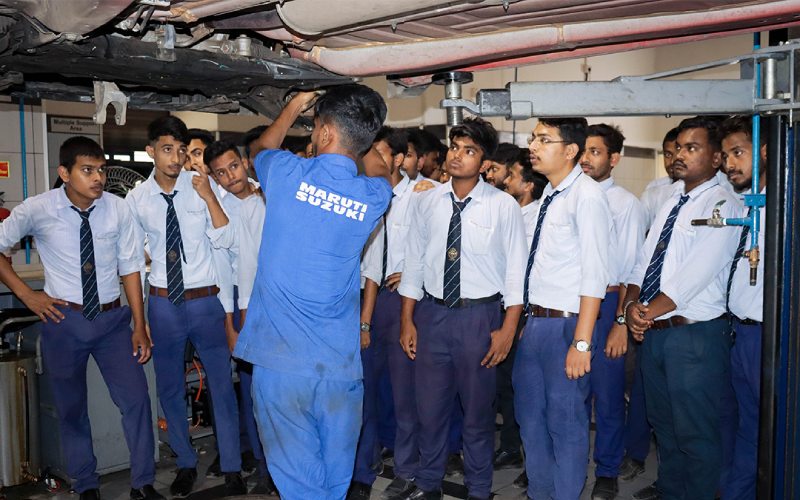 অটোমোবাইল শর্ট কোর্স