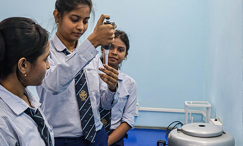 diploma in medical lab technology course